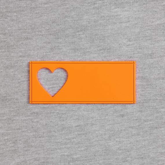 Лейбл из ПВХ с вырезом «Сердце», оранжевый неон