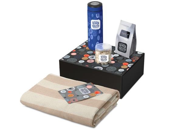 Подарочный набор «Re:y. Warm» с пледом, термосом и чаем